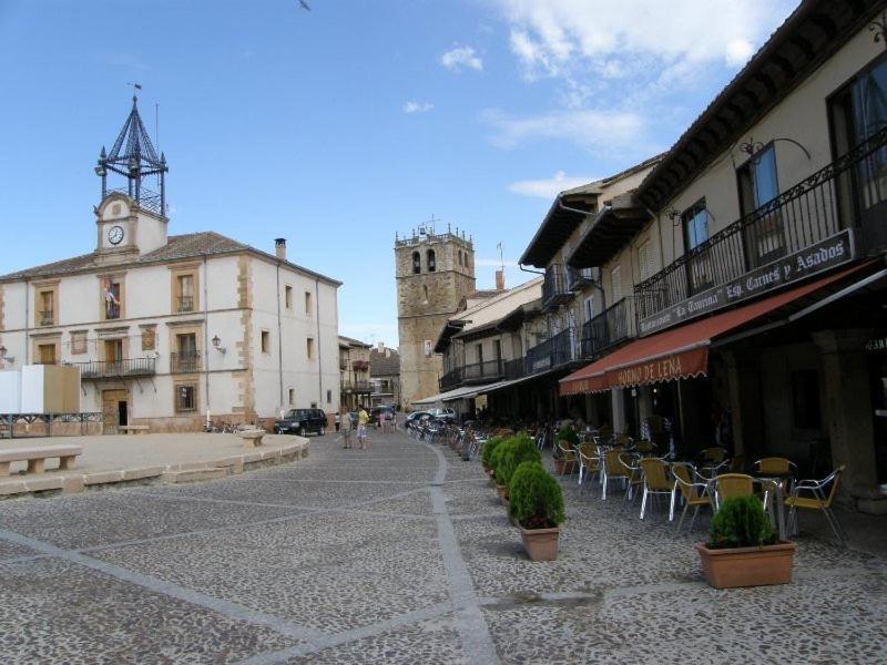 La Casa De Paloma En La Plaza Encanto Historico Riaza Exterior foto
