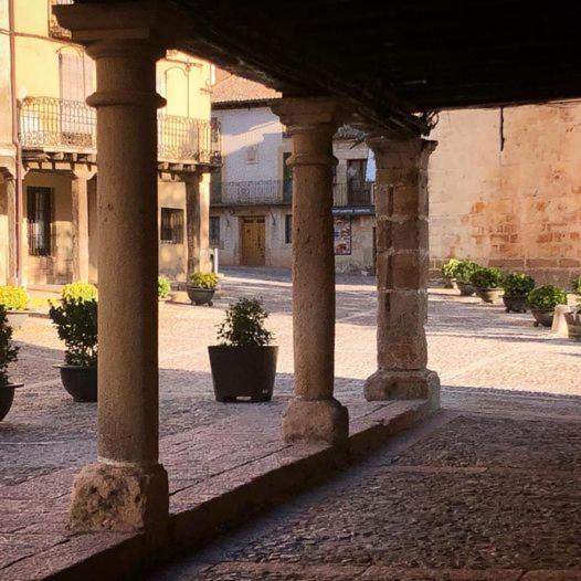 La Casa De Paloma En La Plaza Encanto Historico Riaza Exterior foto